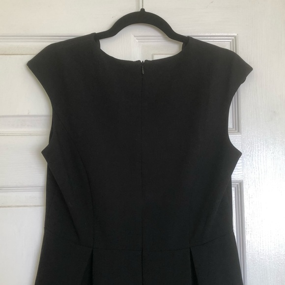 h&m thick scalloped-neckline black dress - Picture 3 of 4